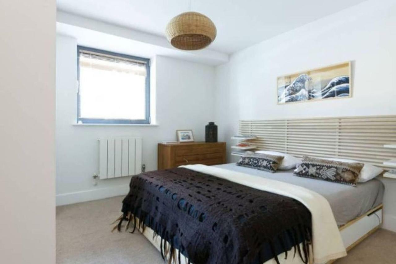 Peaceful Modern 2 Bedroom Flat With Water Views Londýn Exteriér fotografie